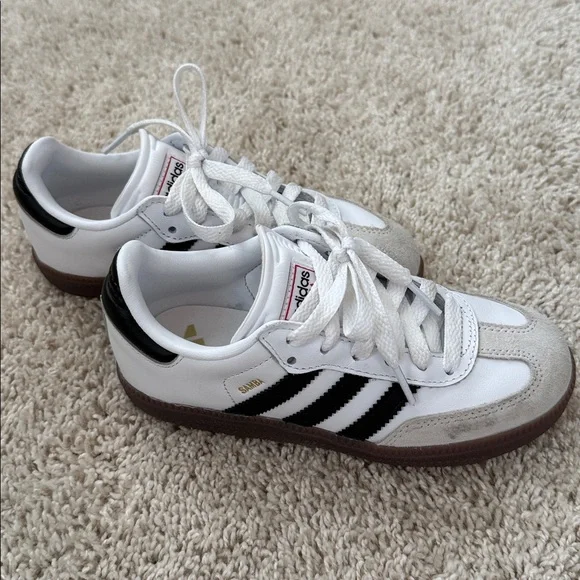 Youth Adidas Samba White and Black shoes - Picture 2 of 5